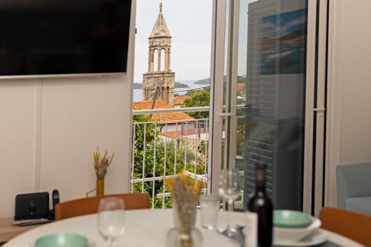 Jesliving Hvar - 2 Bedroom Elegant Apartment With Sea View In Historic Center Of Хвар Екстер'єр фото