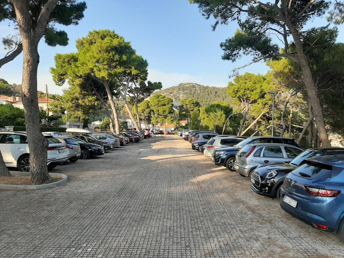 Jesliving Hvar - 2 Bedroom Elegant Apartment With Sea View In Historic Center Of Хвар Екстер'єр фото