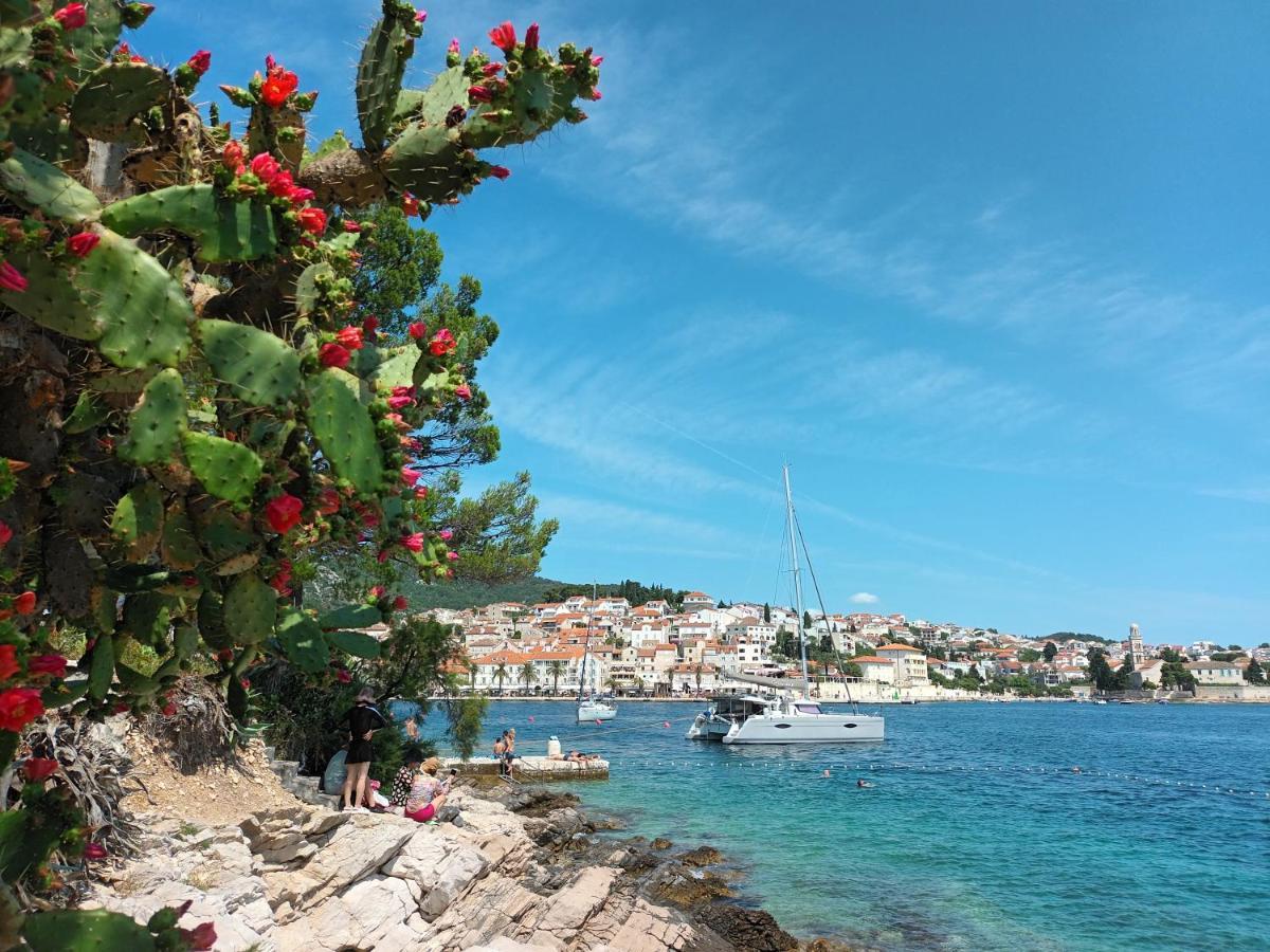 Jesliving Hvar - 2 Bedroom Elegant Apartment With Sea View In Historic Center Of Хвар Екстер'єр фото