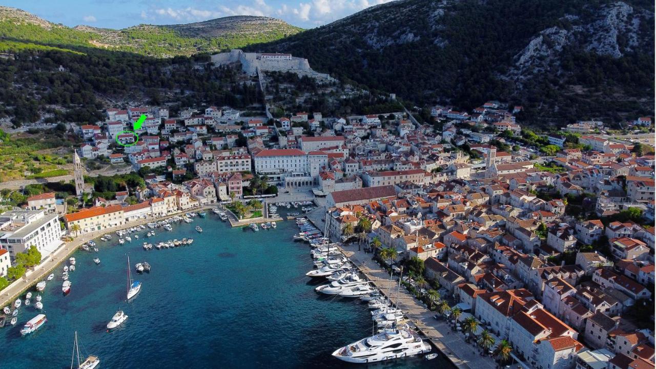 Jesliving Hvar - 2 Bedroom Elegant Apartment With Sea View In Historic Center Of Хвар Екстер'єр фото