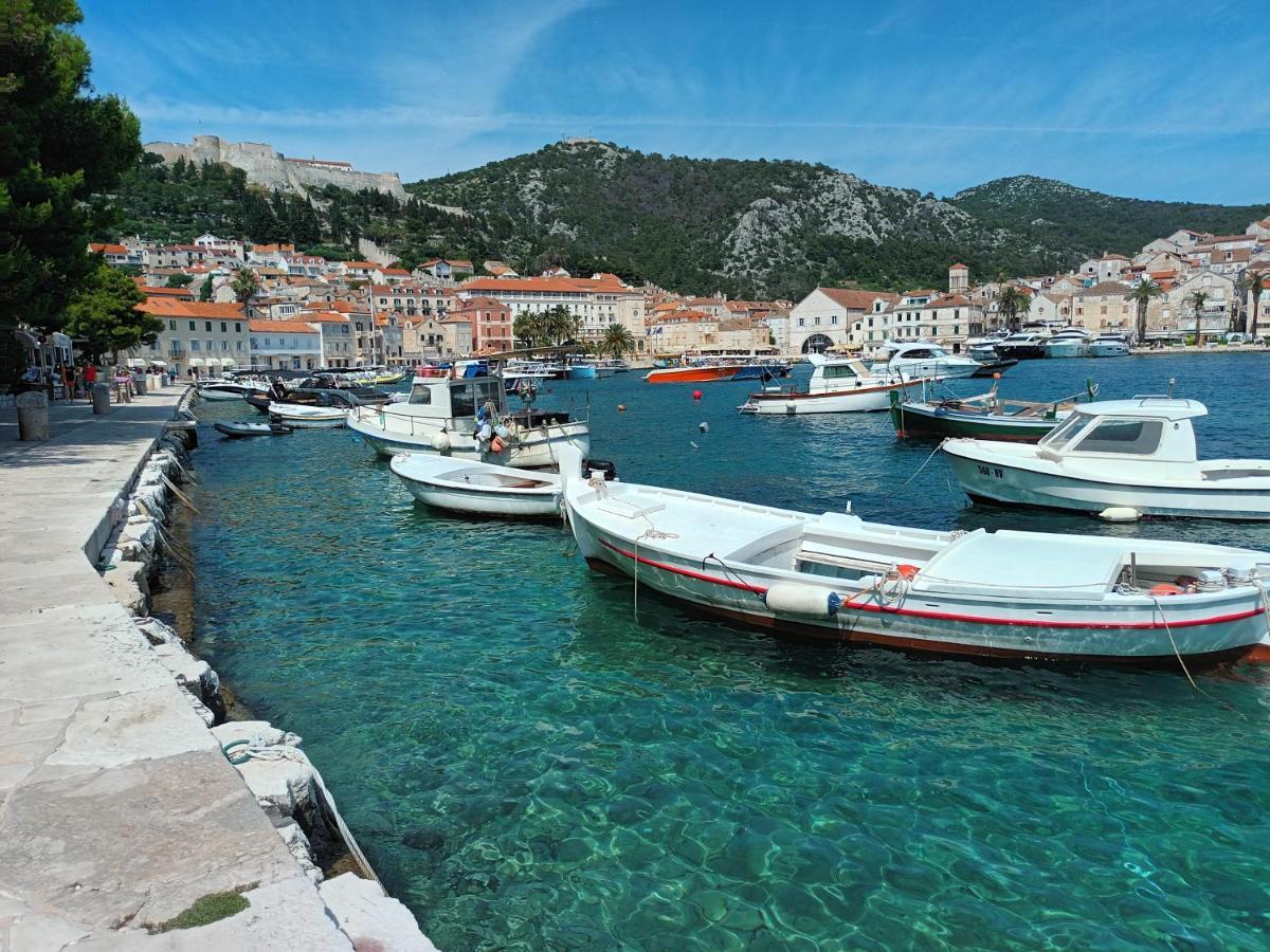 Jesliving Hvar - 2 Bedroom Elegant Apartment With Sea View In Historic Center Of Хвар Екстер'єр фото