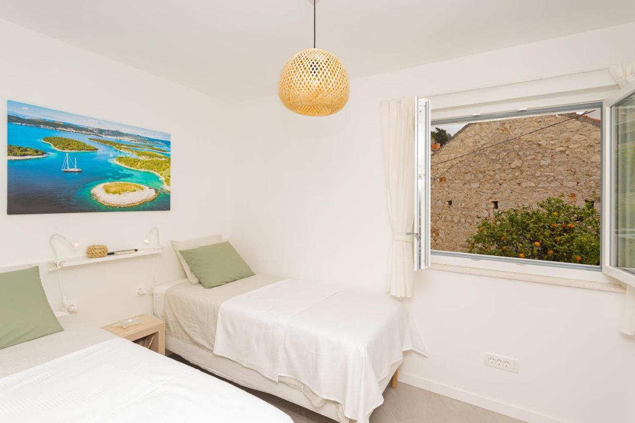 Jesliving Hvar - 2 Bedroom Elegant Apartment With Sea View In Historic Center Of Хвар Екстер'єр фото