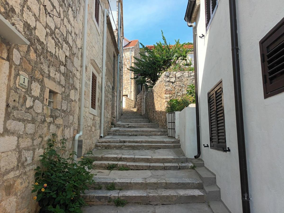 Jesliving Hvar - 2 Bedroom Elegant Apartment With Sea View In Historic Center Of Хвар Екстер'єр фото