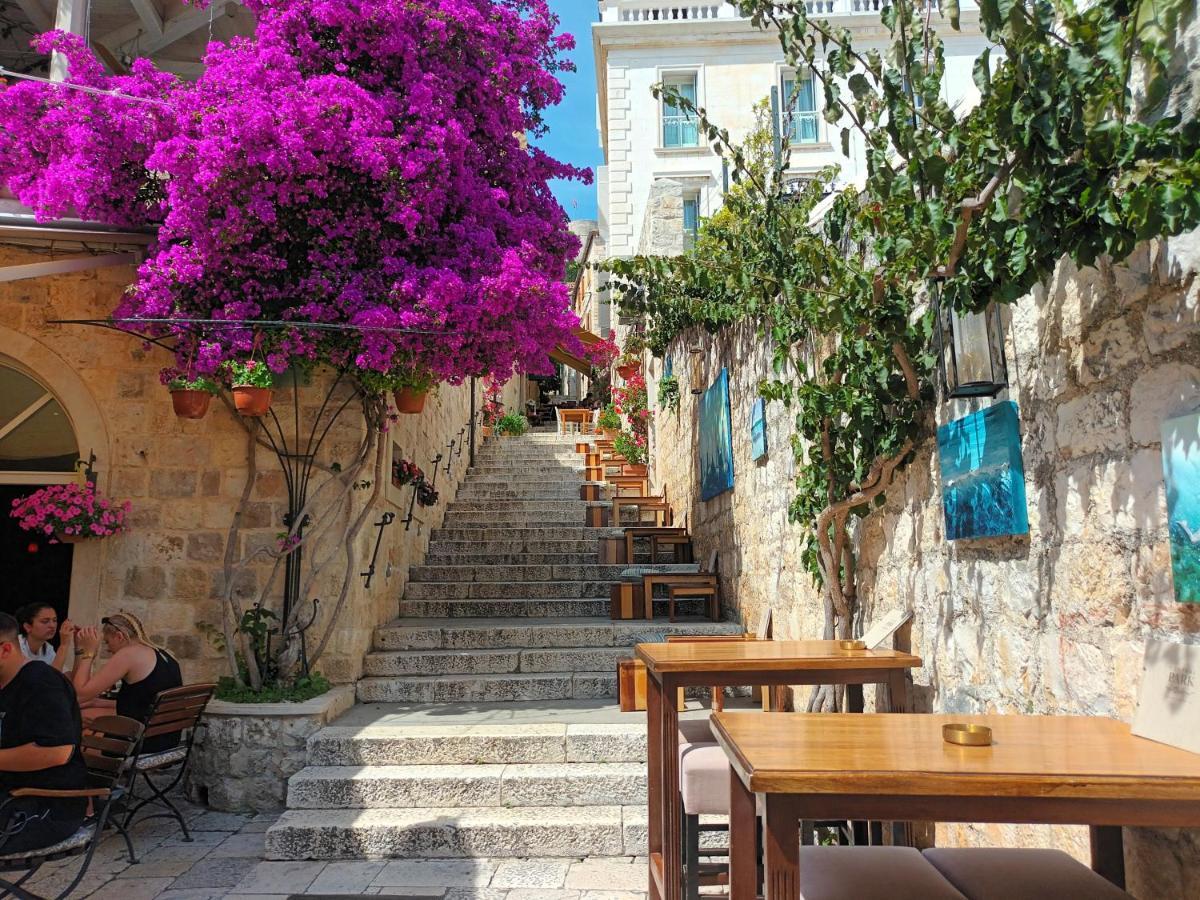 Jesliving Hvar - 2 Bedroom Elegant Apartment With Sea View In Historic Center Of Хвар Екстер'єр фото
