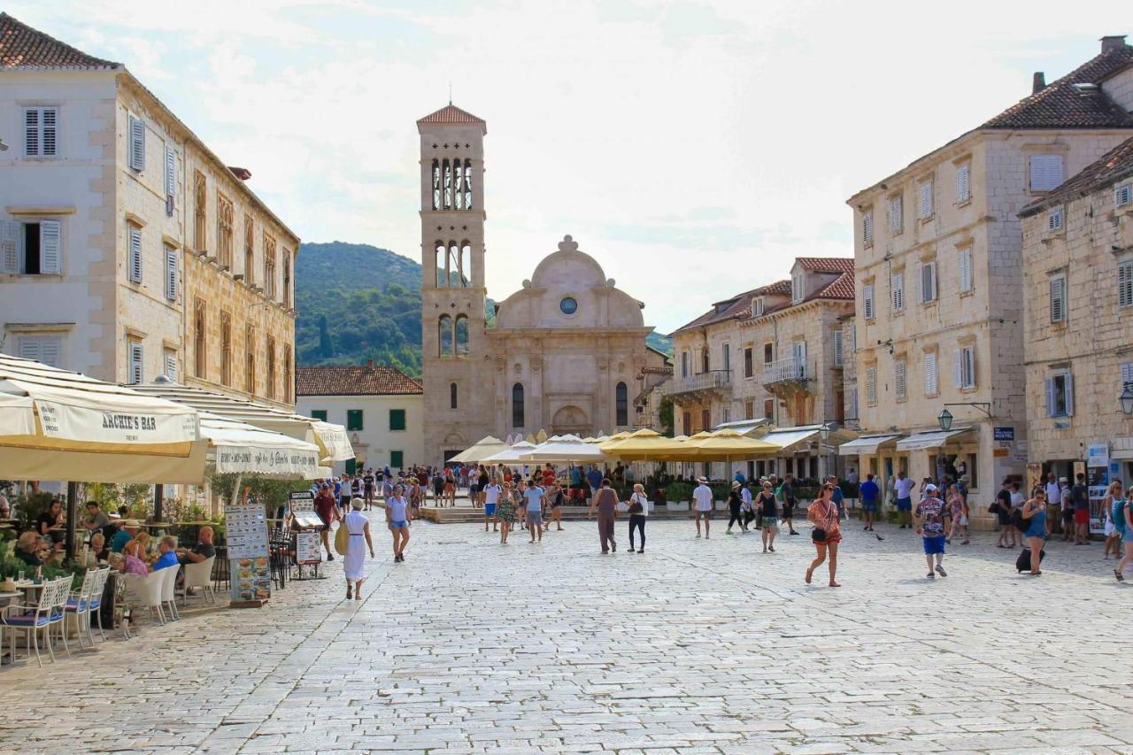Jesliving Hvar - 2 Bedroom Elegant Apartment With Sea View In Historic Center Of Хвар Екстер'єр фото