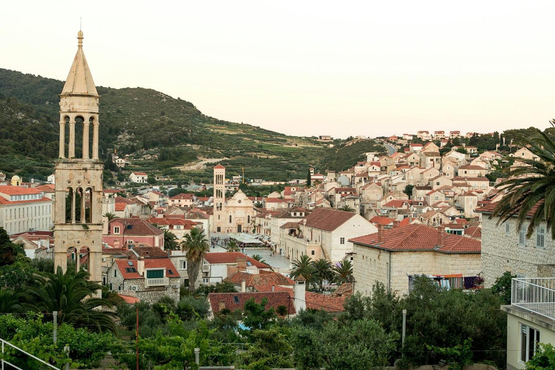 Jesliving Hvar - 2 Bedroom Elegant Apartment With Sea View In Historic Center Of Хвар Екстер'єр фото